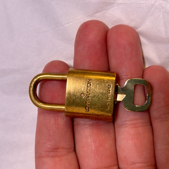 LOUIS VUITTON Lock & Key - #309 - Picture 3 of 6